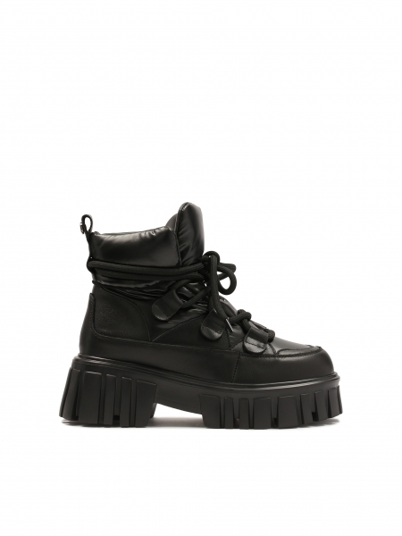 Czarne trzewiki na masywnej podeszwie z miękką cholewką FONTANA