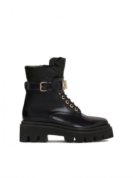 Skórzane trzewiki damskie z paskiem ozdobionym metalowymi literami TORRA