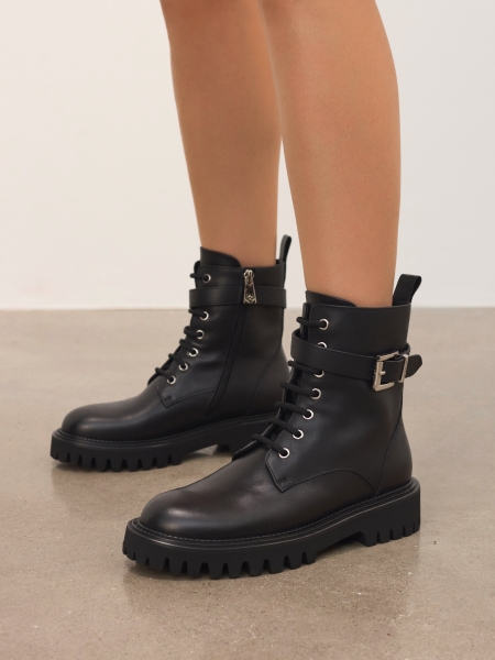 Skórzane trzewiki ozdobione paskami BALL