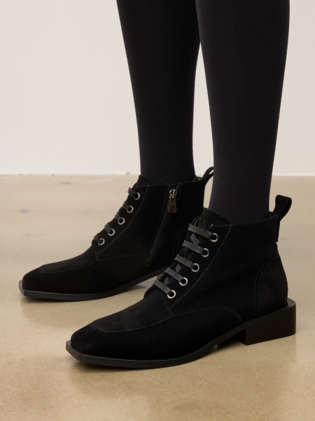 Trzewiki z zamszu z retro noskami FERIS