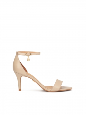 Beżowe sandały ze skóry na niewysokiej szpilce