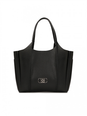 Duża czarna torebka ze srebrnym okuciem