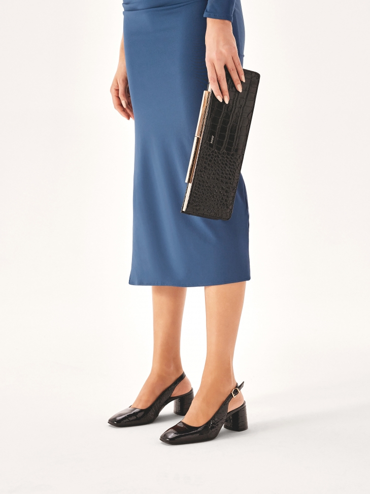 Półotwarte czółenka z tłoczonej lakierowanej skóry GAURA