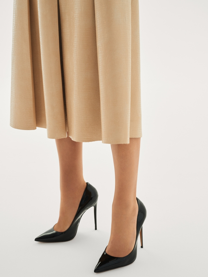 Połyskujące czarne czółenka z lakierowanej skóry NEW LUCIANA