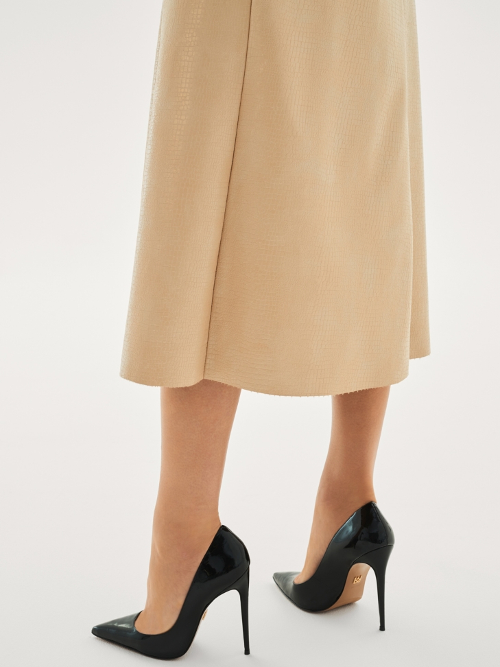 Połyskujące czarne czółenka z lakierowanej skóry NEW LUCIANA