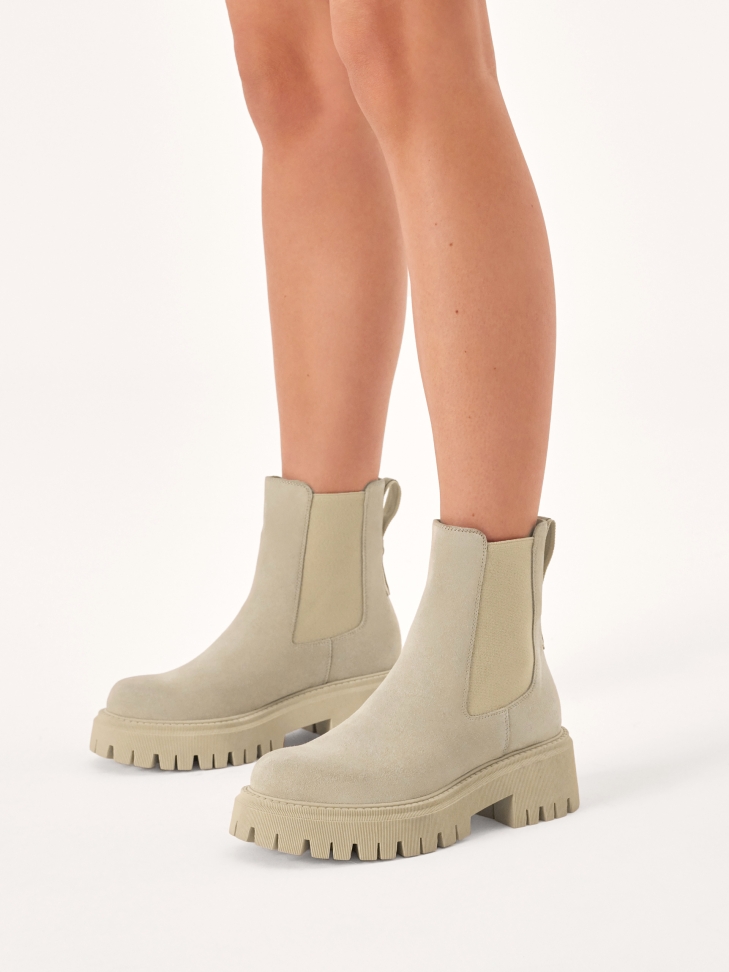 Wsuwane botki na trepowej podeszwie GOLDBERRY