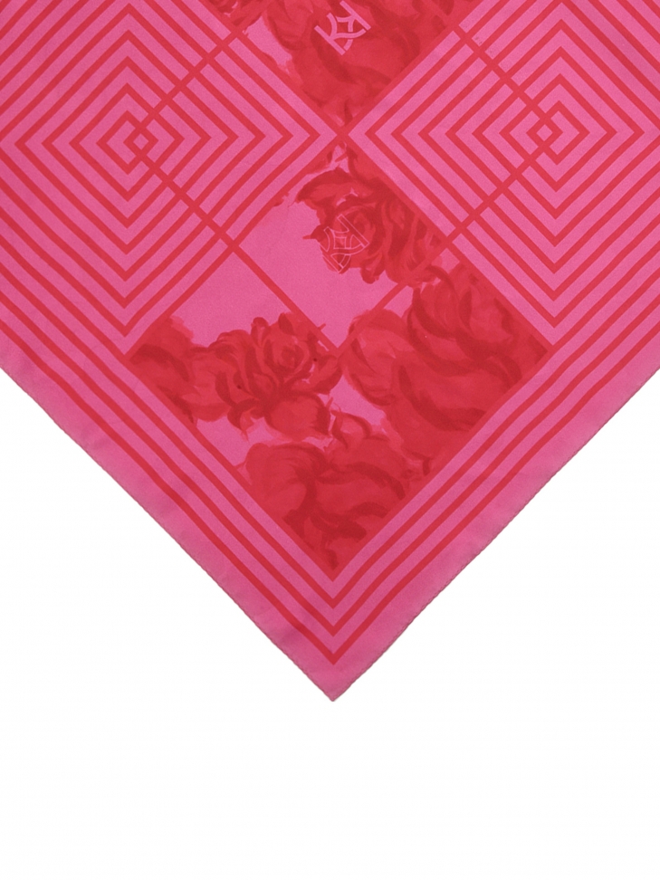 Jedwabna różowa apaszka w kwiatowy wzór SEYNA S