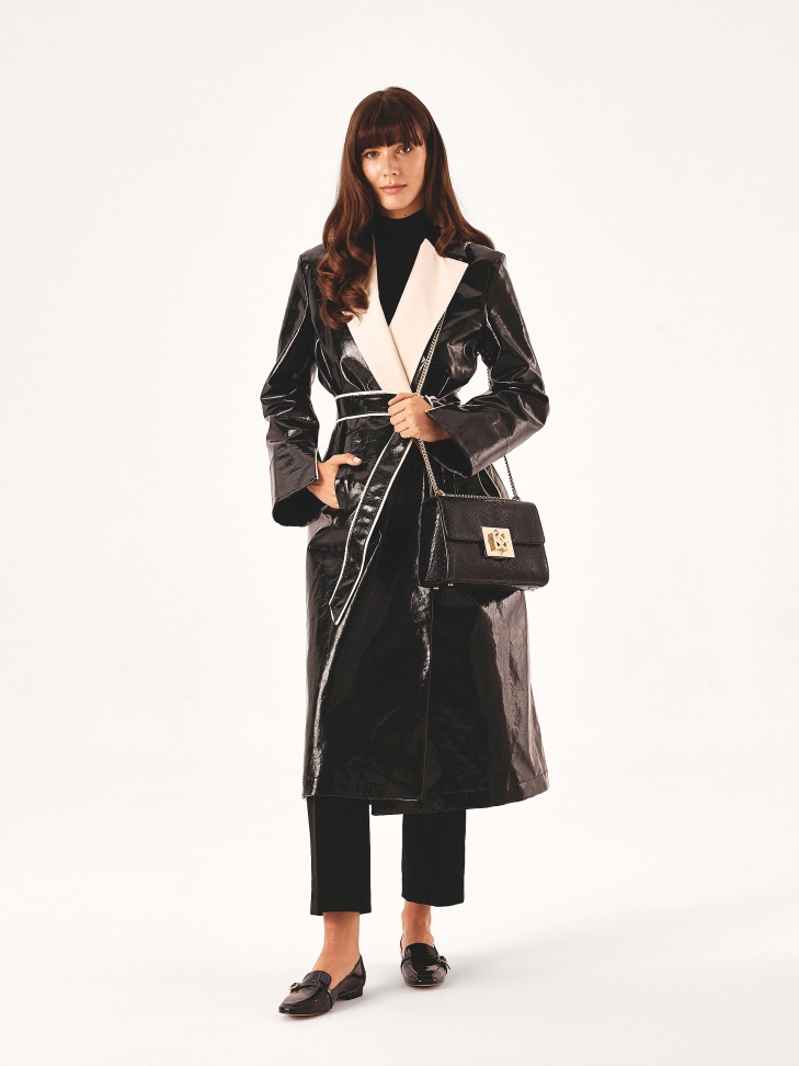 Czarna torebka w egzotyczny wzór VIENA M