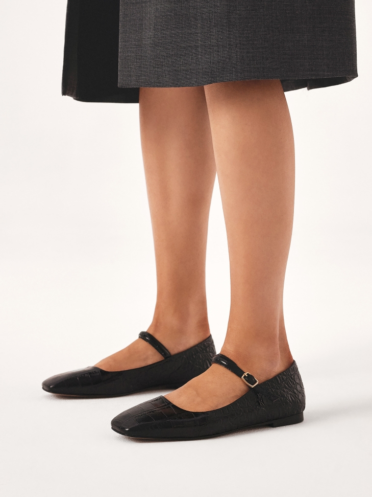 Czółenka na płaskiej podeszwie z tłoczonej skóry KANGELY