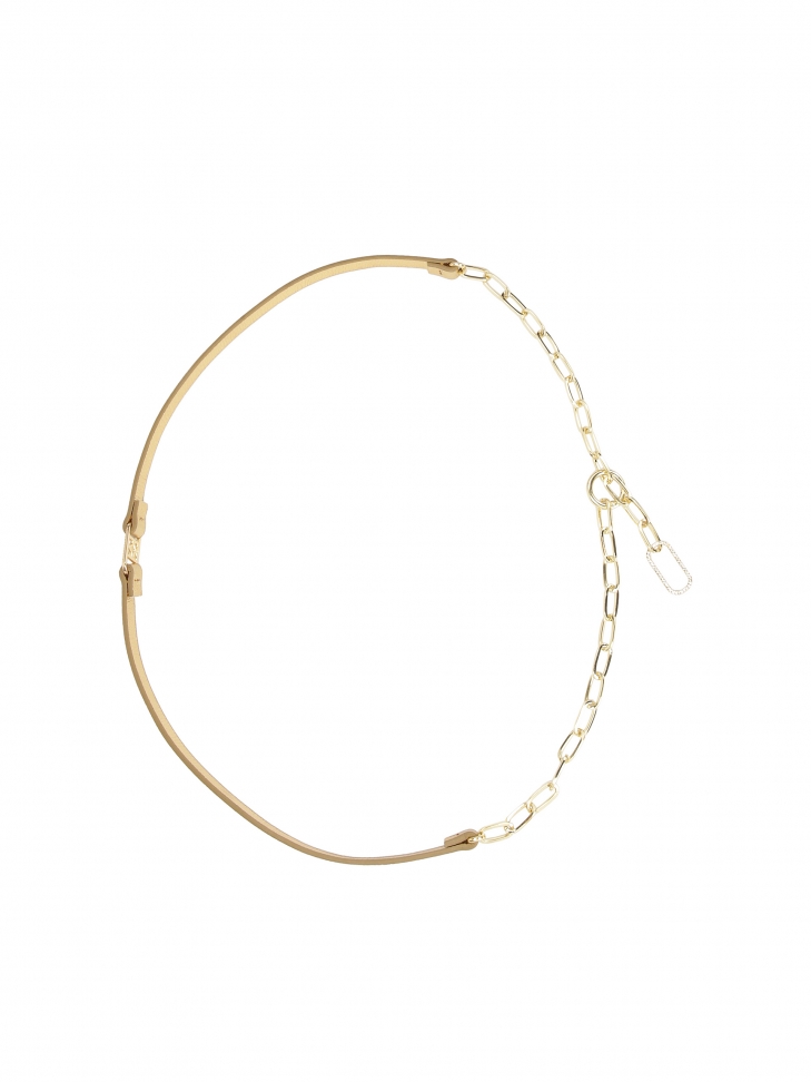 Złoty pasek z łańcuchem i monogramem AIKEN