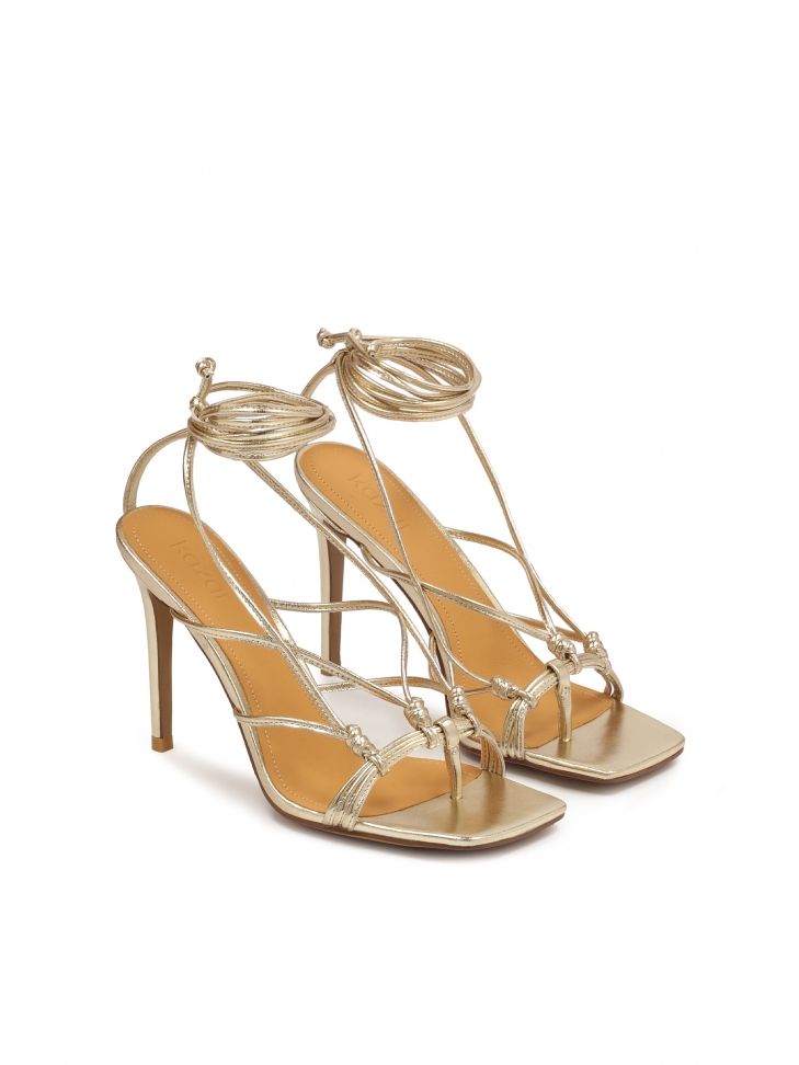 Wiązane sandały japonki ze złotej skóry ELICIA