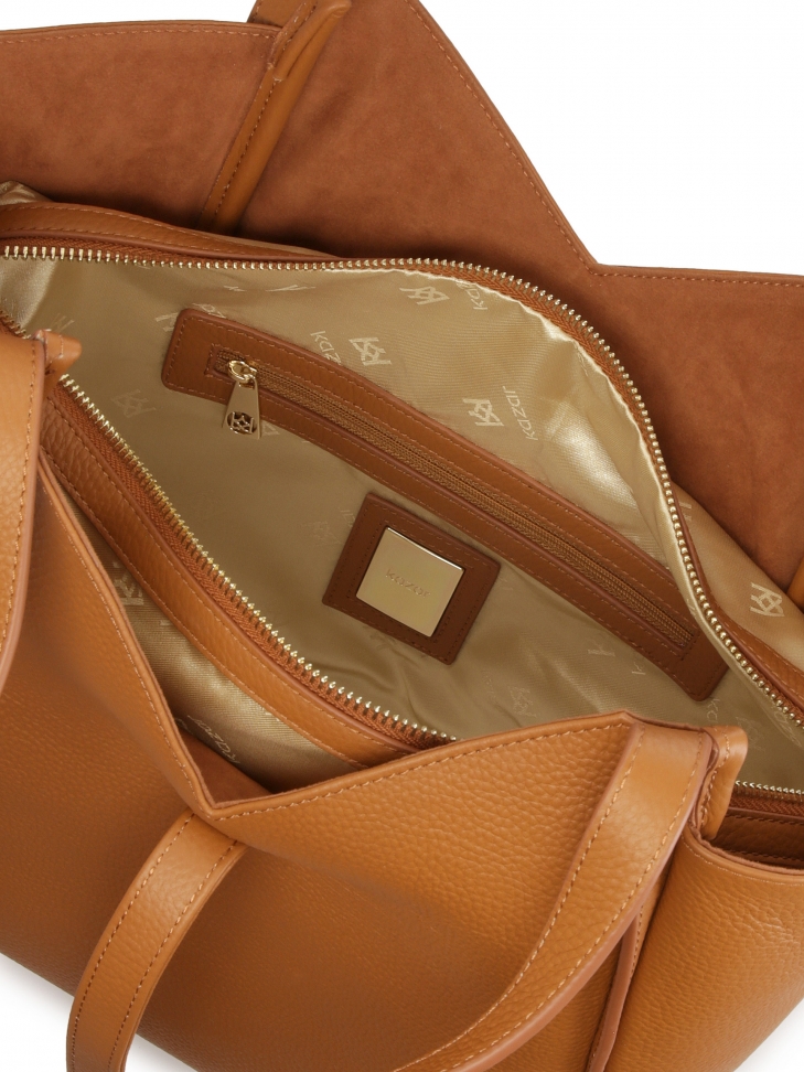 Jasnobrązowa torebka na ramię w kształcie trapezu REYNA