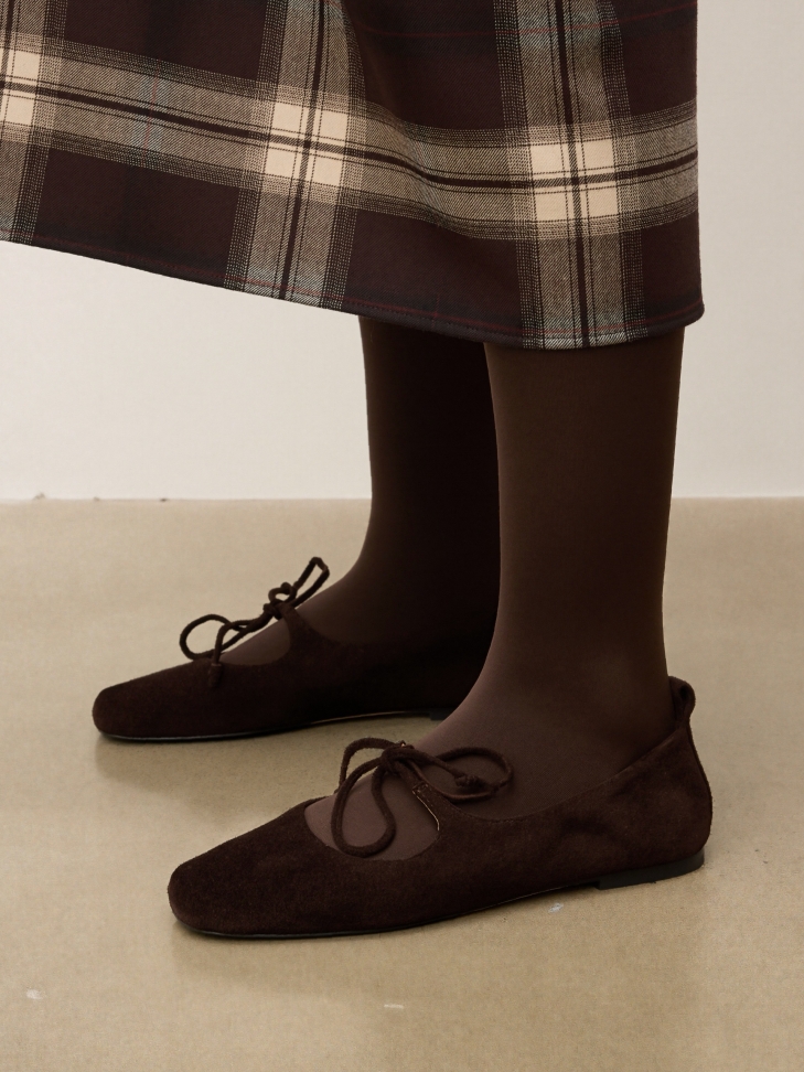 Zamszowe baleriny w kolorze czekoladowego brązu z wiązaniem KS AVRIL