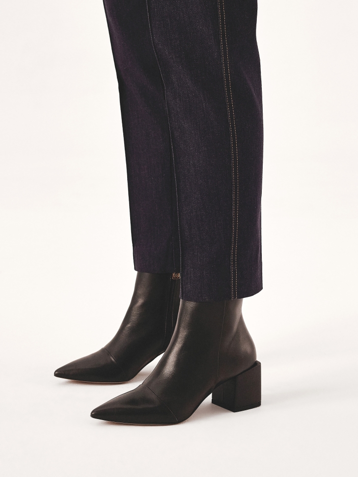 Czarne skórzane botki z kwadratowym obcasem ROWAN