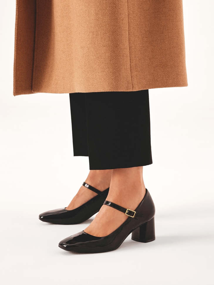 Lakierowane czółenka z paskiem GAURA