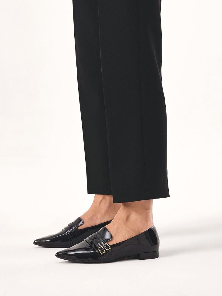 Płaskie lakierowane czółenka z paskami TAYLOR