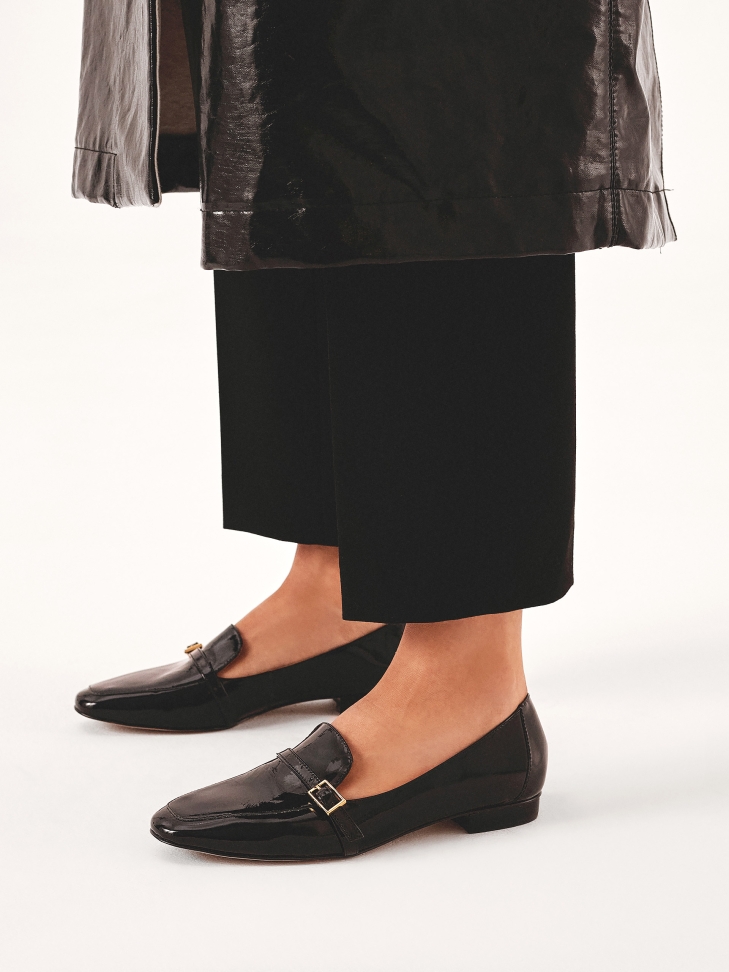 Lakierowane czółenka na płaskim obcasie ELIN