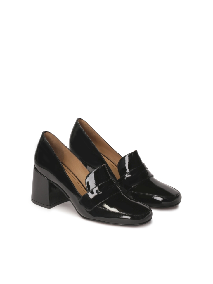 Lakierowane czółenka na słupku KARINE