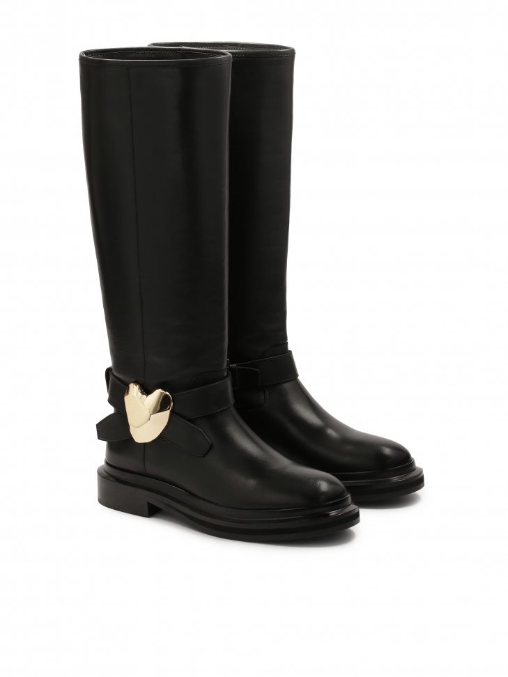 Czarne kozaki na płaskiej podeszwie z biżuteryjną ozdobą SHAY