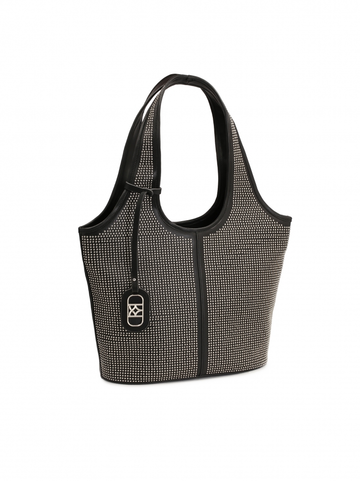 Torebka hobo zdobiona małymi metalowymi nitami CERI