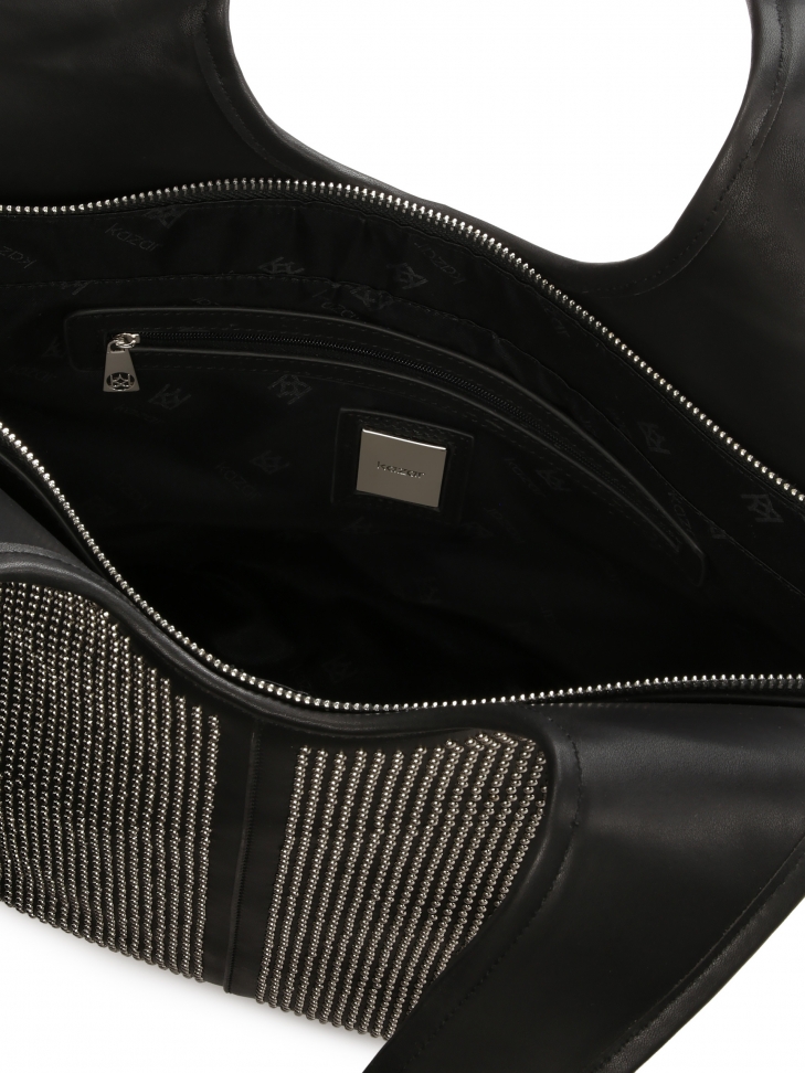 Torebka hobo zdobiona małymi metalowymi nitami CERI