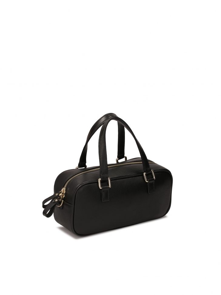 Czarna torebka o ciekawym kształcie OTTA