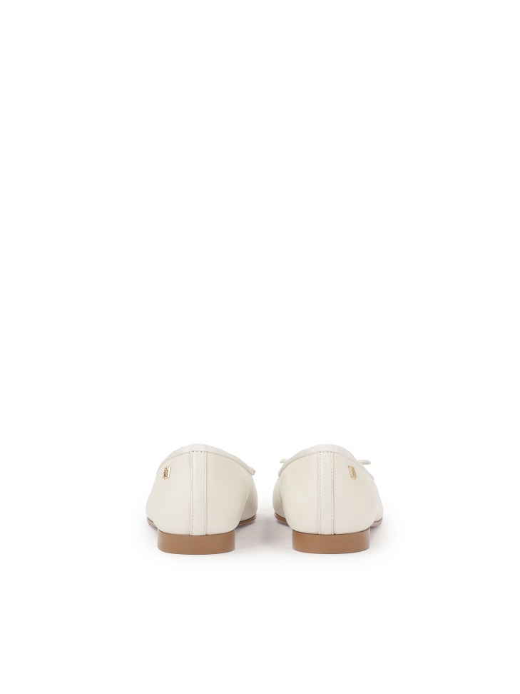 Białe skórzane baleriny na brązowej podeszwie EILEEN