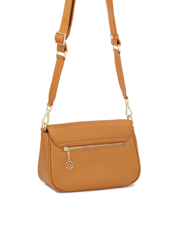 Skórzana torebka na szerokim pasku  BALBINA