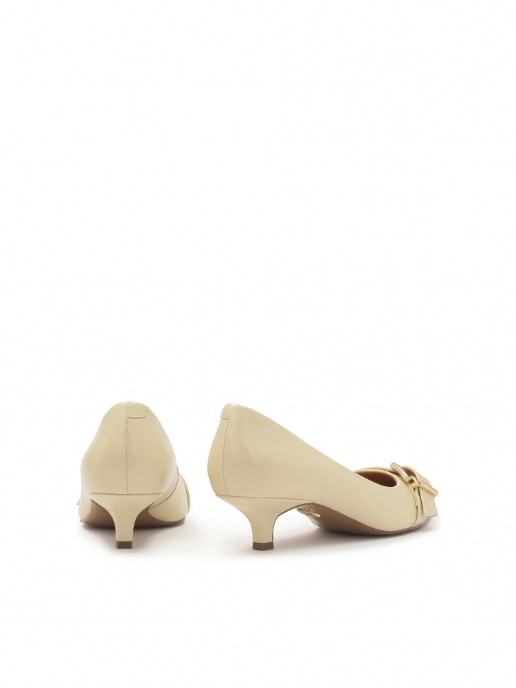 Niskie skórzane czółenka z klamrą IRIA