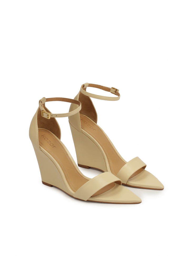 Sandały na koturnie ze spiczastymi noskami IRINA