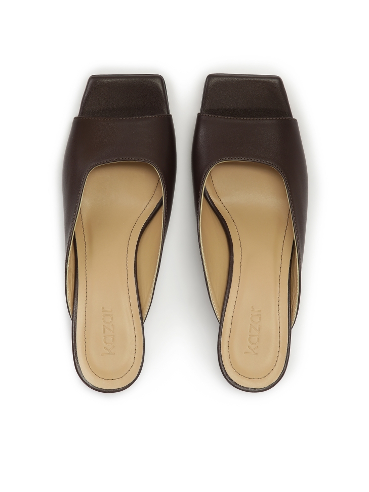 Brązowe klapki z modnie wyciętą cholewką SIENA