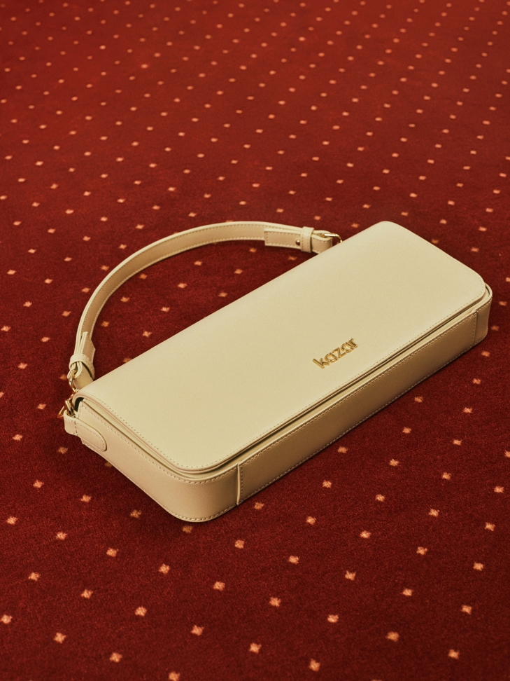 Jasna podłużna torebka z dwoma paskami ENNEL