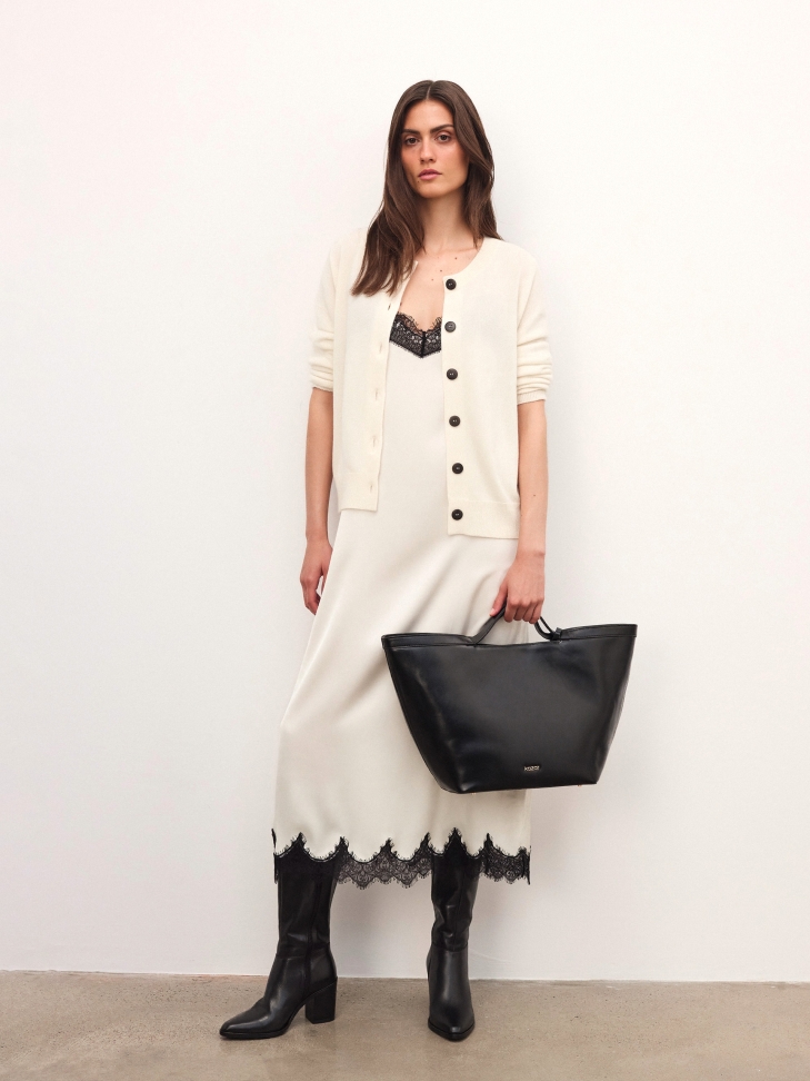 Elegancka czarna torebka skórzana ze złotym logo RILEY