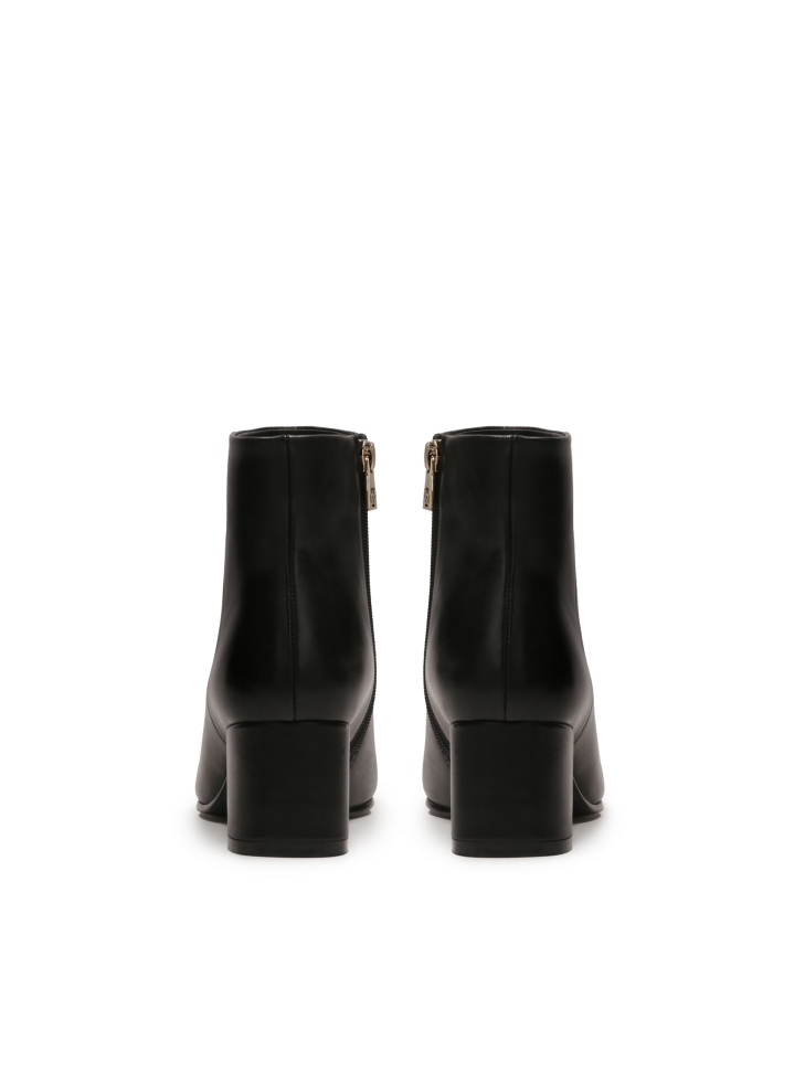 Czarne skórzane botki na słupku ERDA