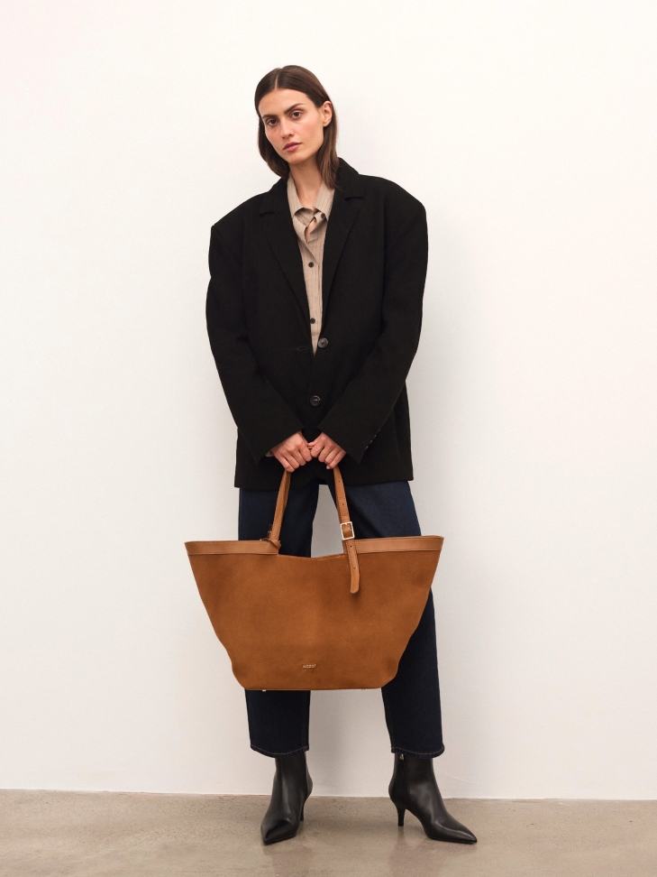 Zamszowa jasnobrązowa torebka trapez NAN