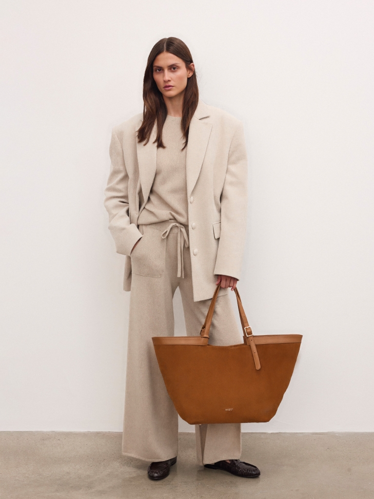 Zamszowa jasnobrązowa torebka trapez NAN