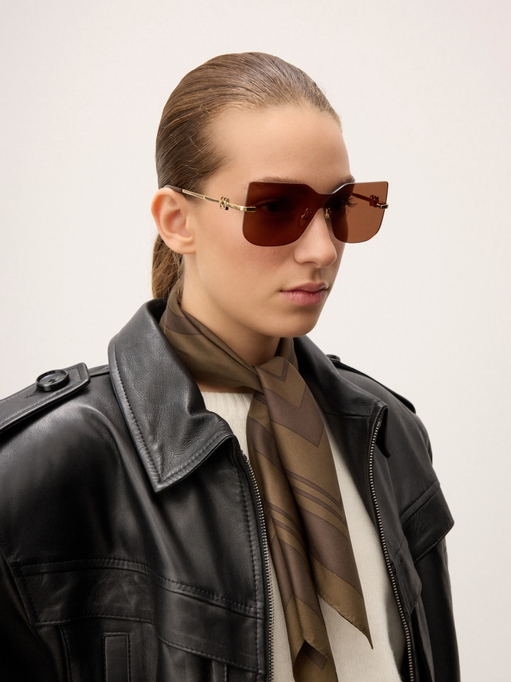 Elegancka apaszka o kwadratowym kształcie ARLETHE