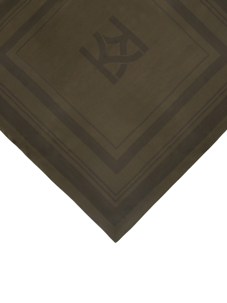 Elegancka apaszka o kwadratowym kształcie ARLETHE