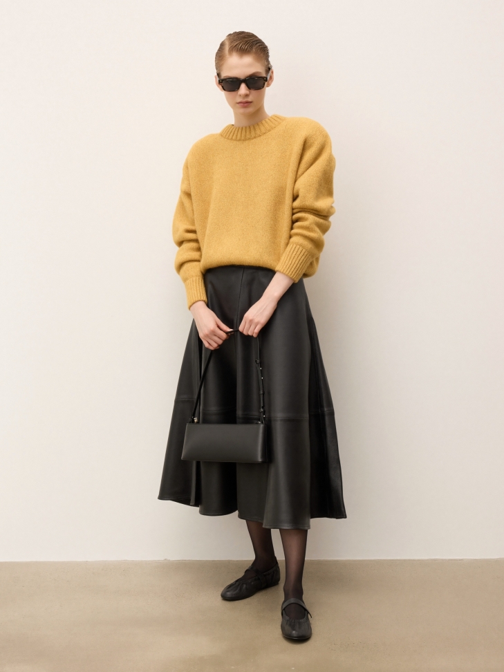 Podłużna czarna torebka z paskiem na ramię KS LINDE